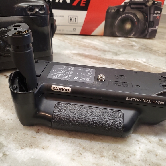 Canon EOS Elan 7 and EOS Rebel G With Lens And Accessories (see notes) - Picture 12 of 16